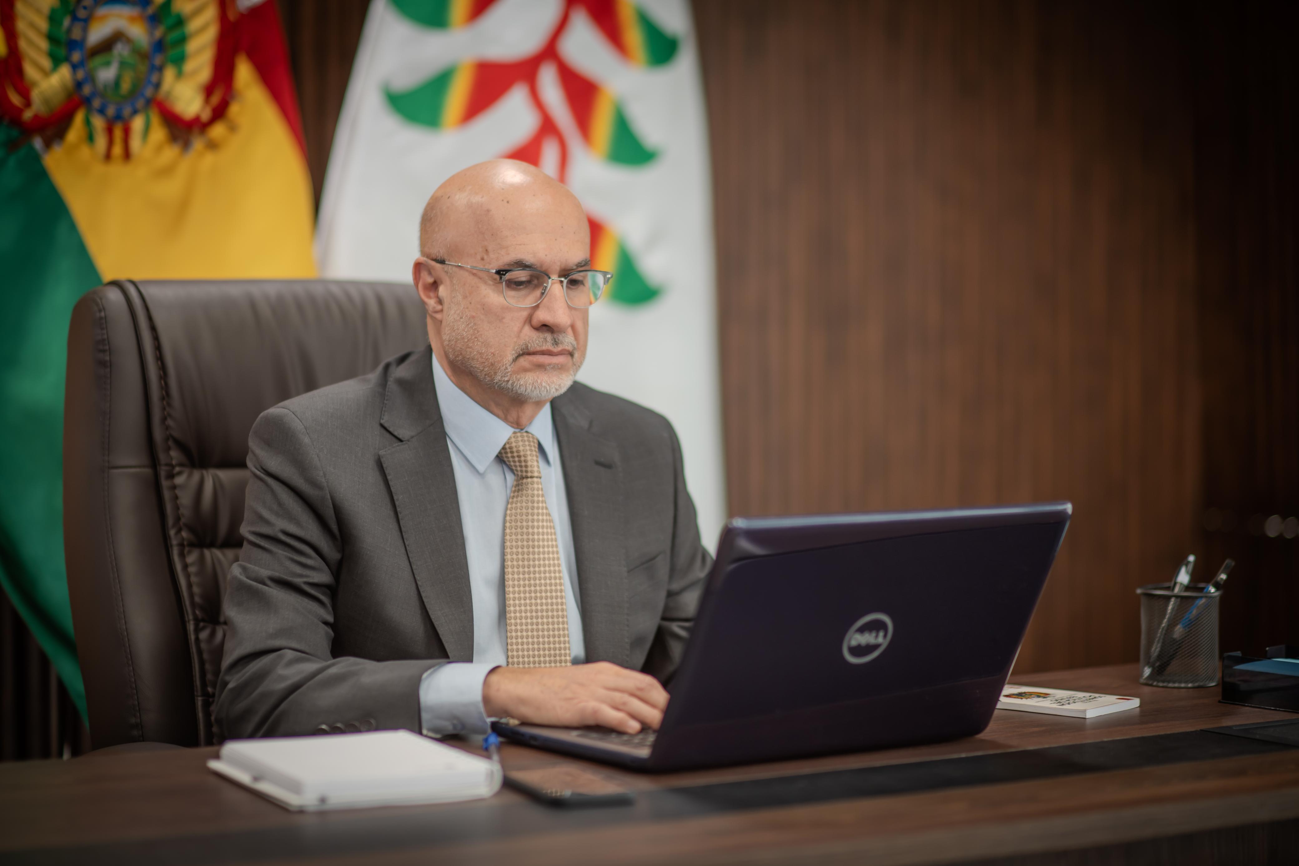 Ministro de la Presidencia, José Luis Lupo, tomó posesión de su despacho con el compromiso de ‘trabajar sin descanso para reconstruir Bolivia’