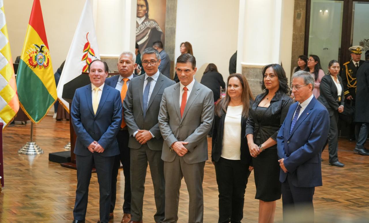 Presidente Paz posesiona al nuevo presidente y directorio del Banco Central de Bolivia
