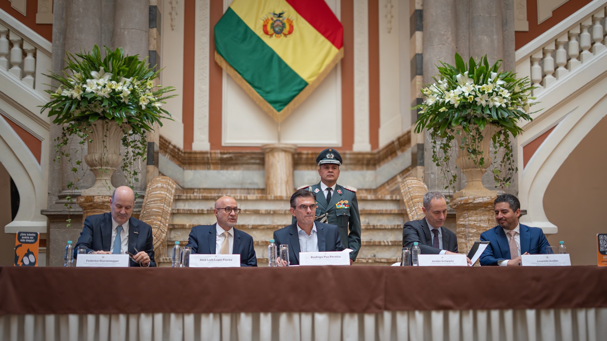 Gobierno nacional presentó la plataforma ‘Reporta Tu Tranca’ y recibió la visita de Federico Sturzenegger, ministro de Desregulación y Transformación del Estado de Argentina; y Jordan Schwartz, vicepresidente ejecutivo del Banco Interamericano de Desarrollo (BID)
